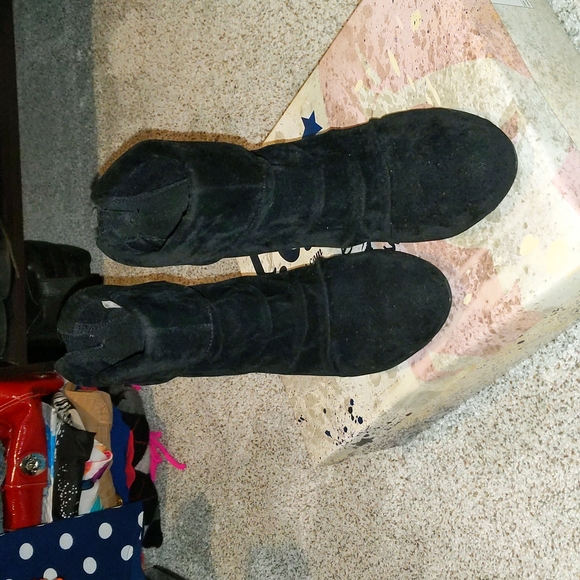 L.E.I. Black Suede Bootie Heels - Picture 2 of 6